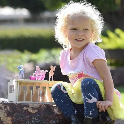 Breyer Animal Creations Breyer Unicorn Magic Wooden Carry Stable Playset w/ 6 Unicorns - Image 3